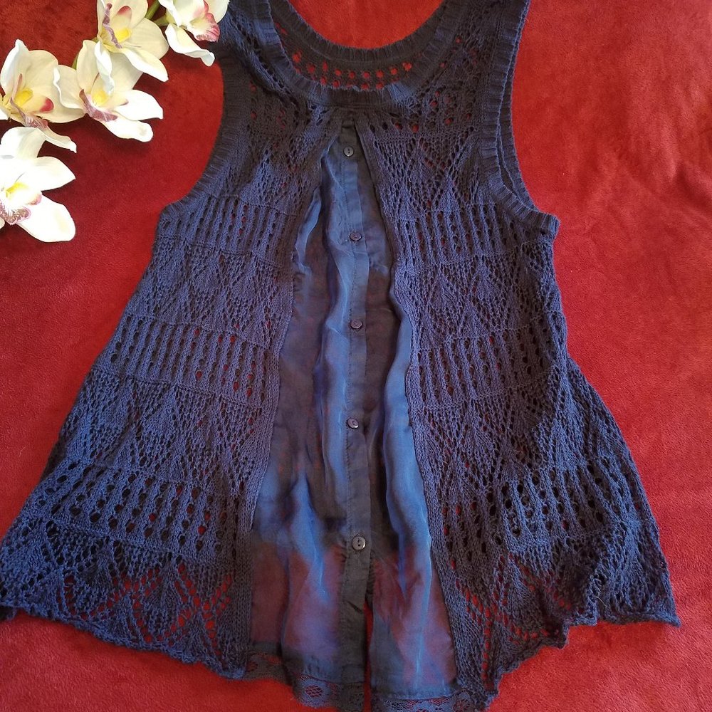 Sheer button back Tank - Picture 6 of 9